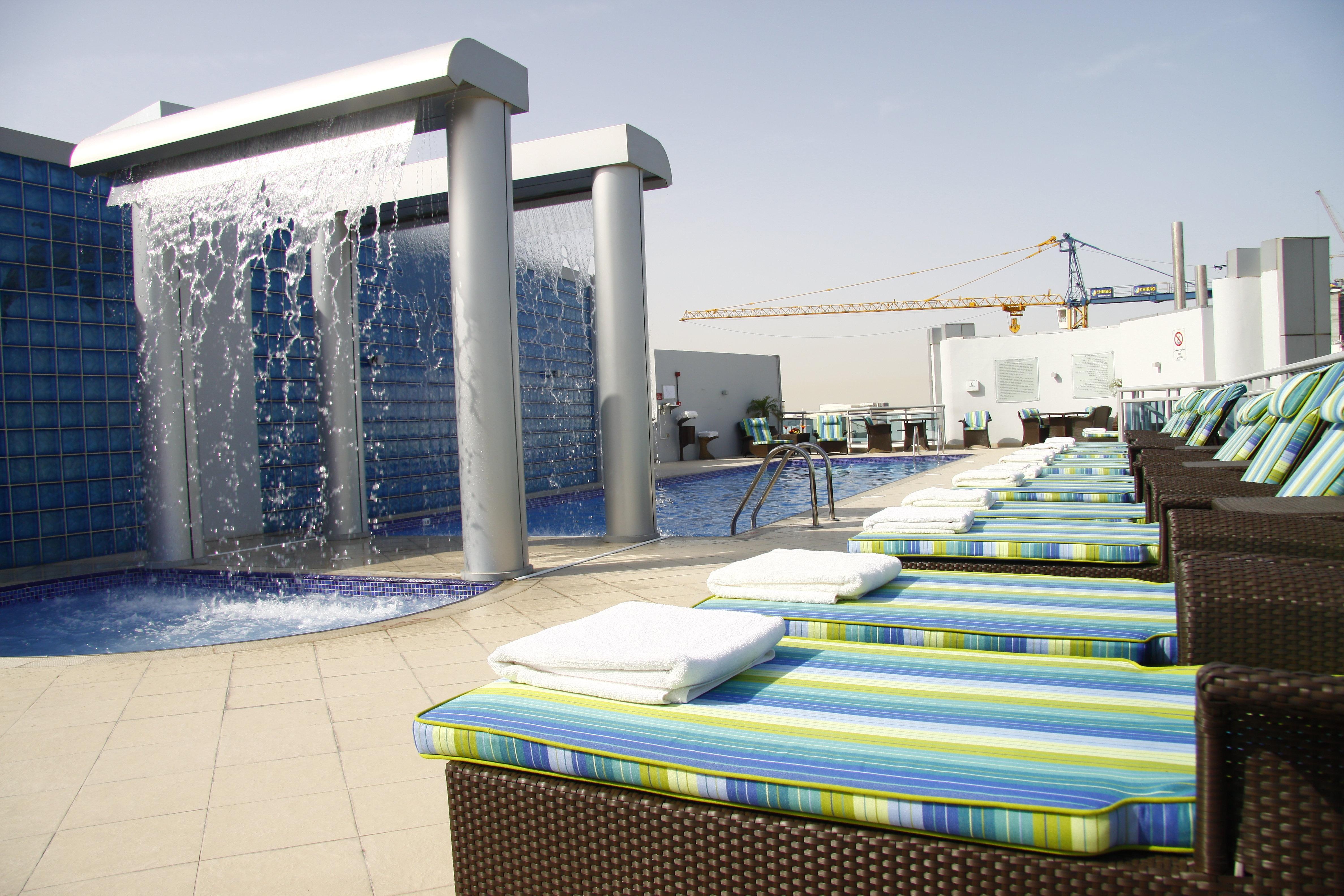 Holiday inn al maktoum airport. Holiday Inn Дубай. Holiday Inn al Barsha Дубай. Отель Holiday Inn Dubai al Maktoum. Отель Holiday Inn Dubai al Maktoum Airport 4*.